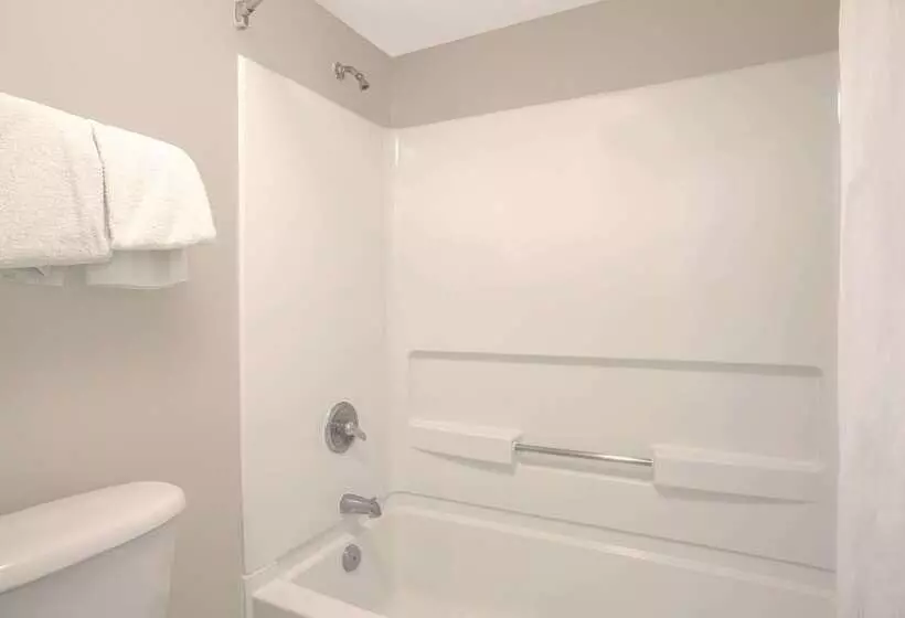 Отель Knights Inn Antioch