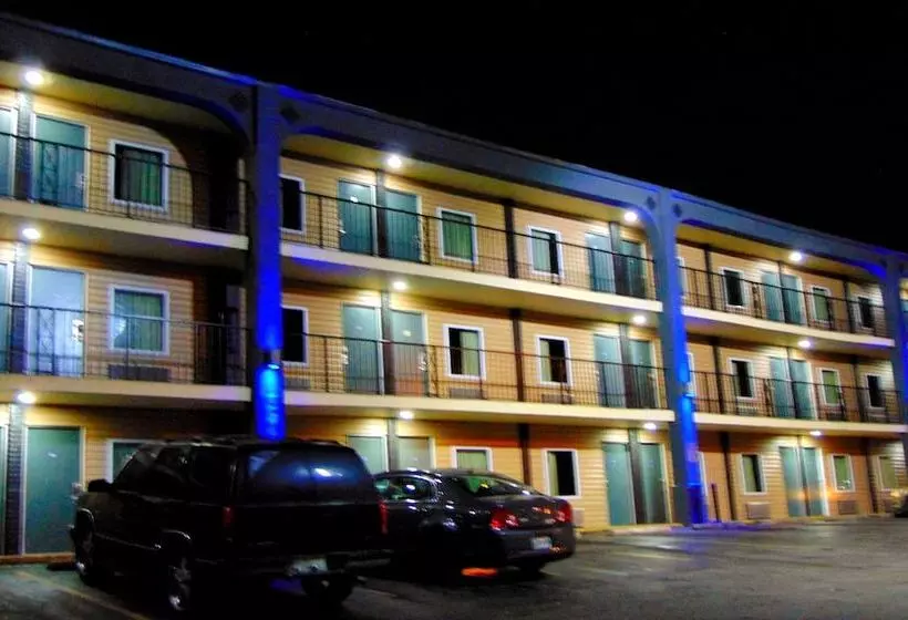 Отель Knights Inn Antioch