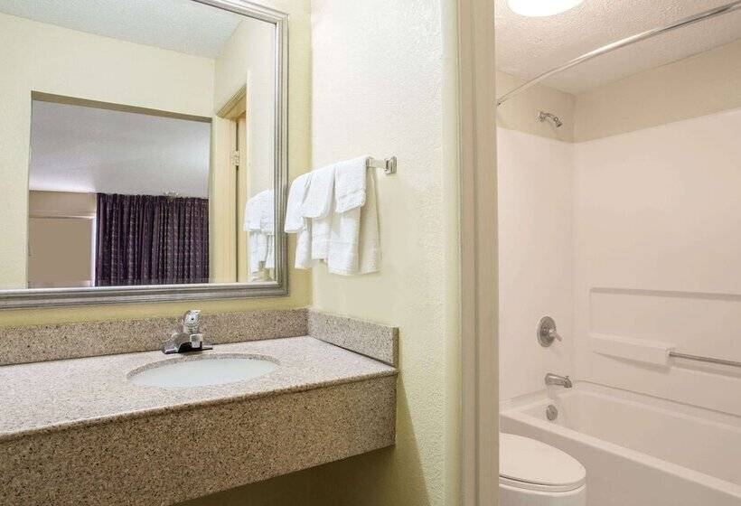 فندق Knights Inn Antioch