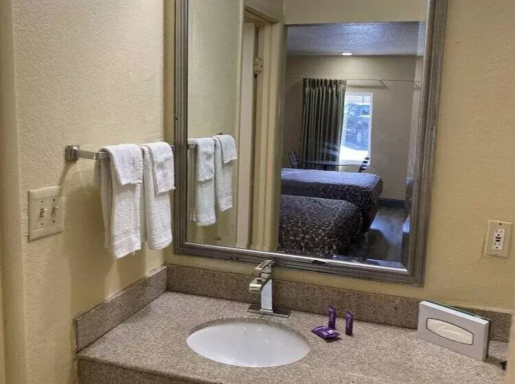 Отель Knights Inn Antioch