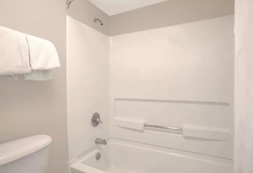 Отель Knights Inn Antioch