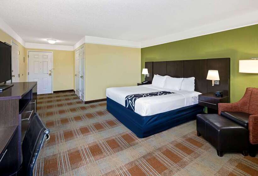 Отель La Quinta By Wyndham Atlanta South   Newnan