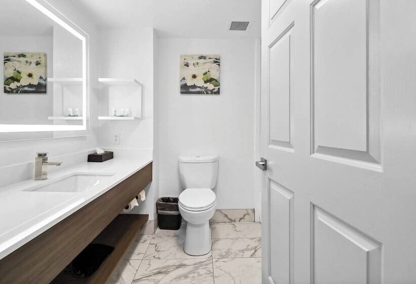 Отель La Quinta By Wyndham Atlanta South   Newnan