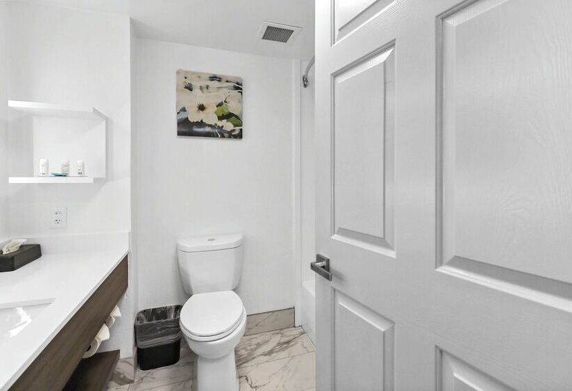 Отель La Quinta By Wyndham Atlanta South   Newnan