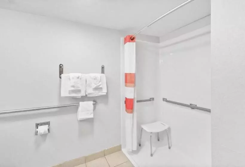 هتل Red Roof Inn & Suites Fayetteville Fort Bragg