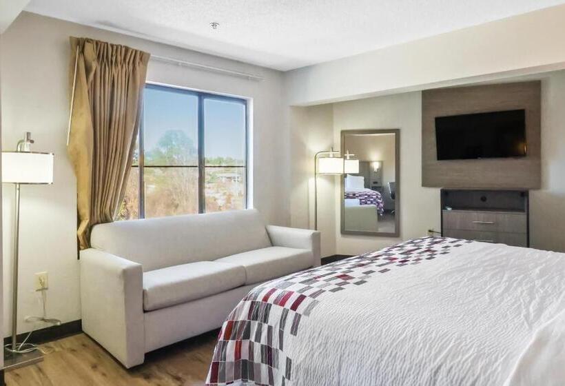 فندق Red Roof Inn & Suites Fayetteville  Fort Bragg