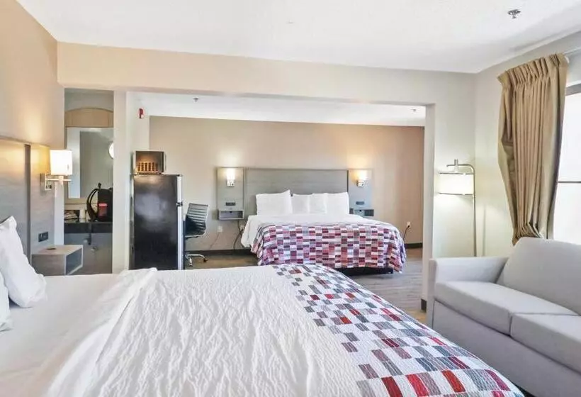 هتل Red Roof Inn & Suites Fayetteville Fort Bragg