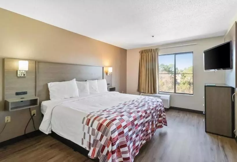 هتل Red Roof Inn & Suites Fayetteville Fort Bragg