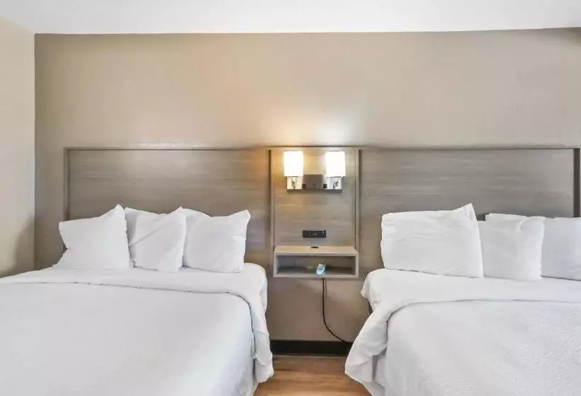 هتل Red Roof Inn & Suites Fayetteville Fort Bragg