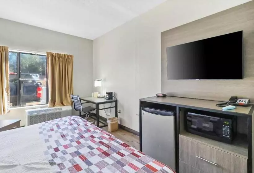 هتل Red Roof Inn & Suites Fayetteville Fort Bragg