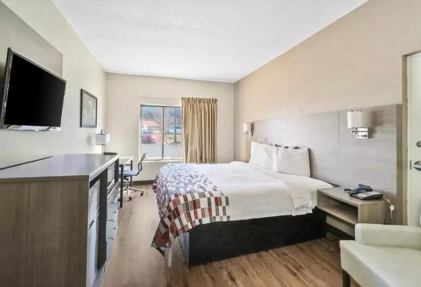 هتل Red Roof Inn & Suites Fayetteville Fort Bragg