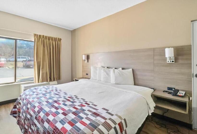 فندق Red Roof Inn & Suites Fayetteville  Fort Bragg