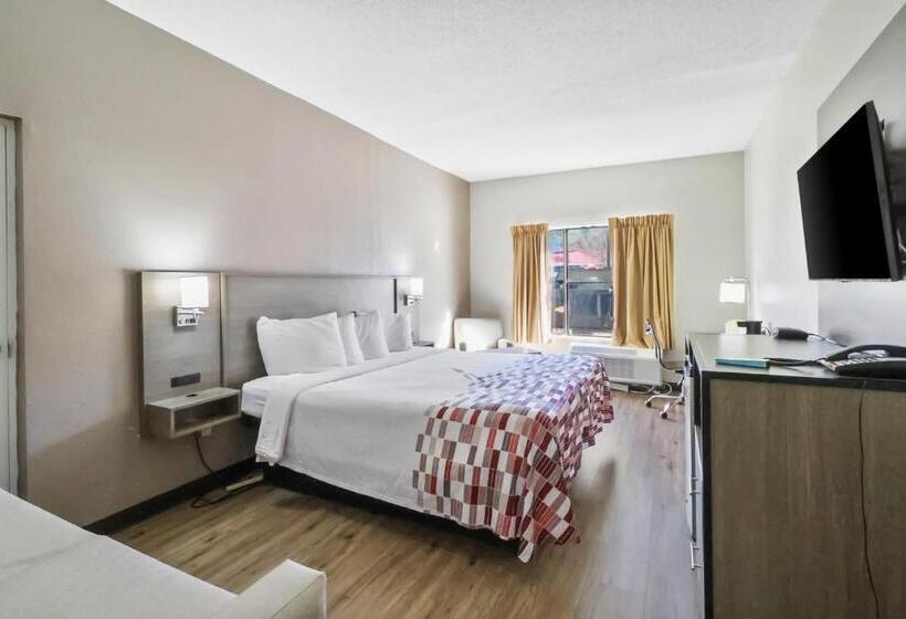 فندق Red Roof Inn & Suites Fayetteville  Fort Bragg