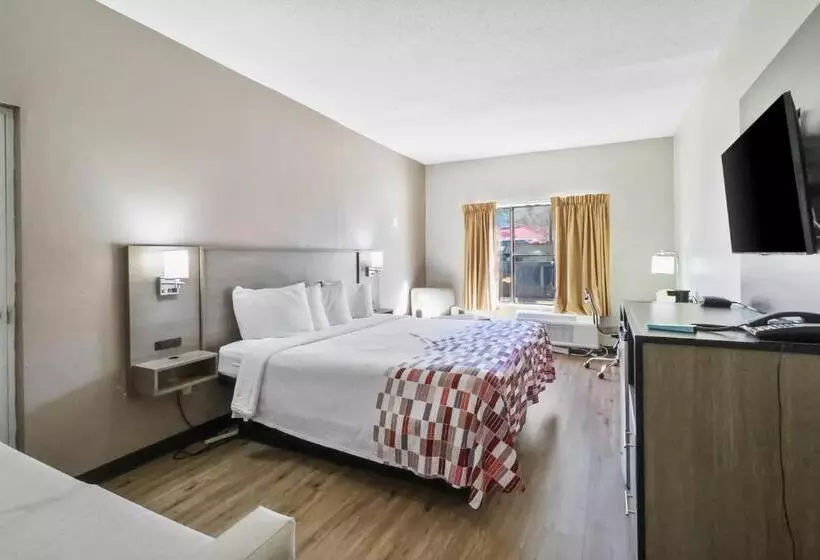 هتل Red Roof Inn & Suites Fayetteville Fort Bragg