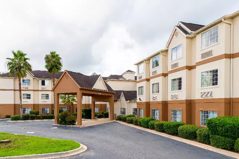 ホテル Red Roof Inn Plus+ & Suites Savannah – I 95