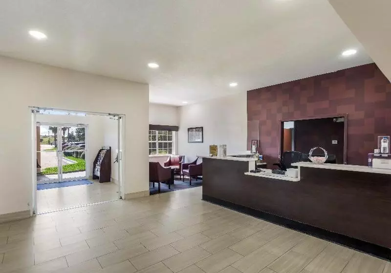 ホテル Red Roof Inn Plus+ & Suites Savannah – I 95