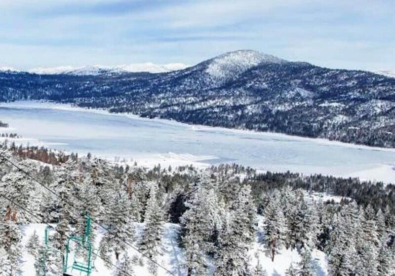 فندق Snow Lake Lodge