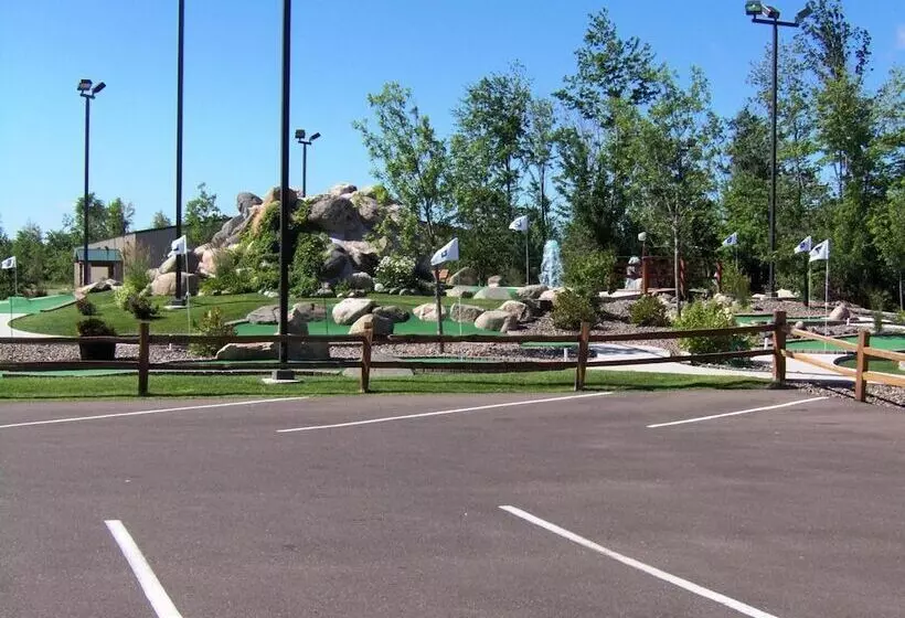 בית מלון כפרי The Lodge At Crooked Lake