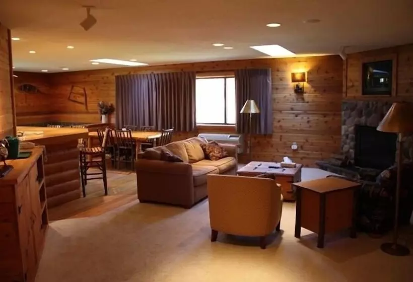 בית מלון כפרי The Lodge At Crooked Lake