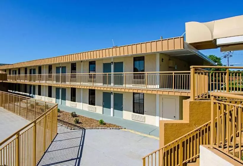 ホテル Travel Inn Bristol Near State Street