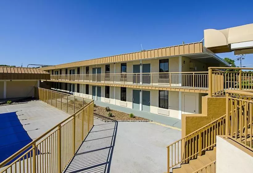 ホテル Travel Inn Bristol Near State Street