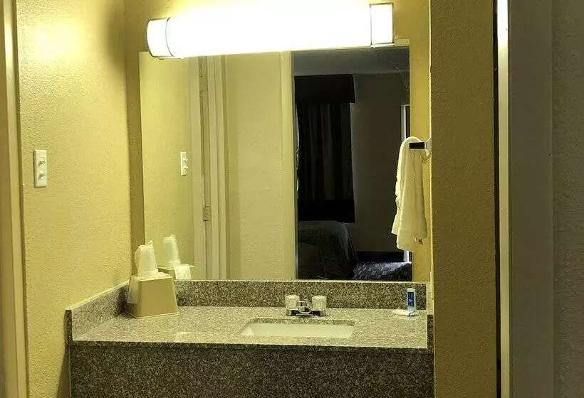 ホテル Travel Inn Bristol Near State Street