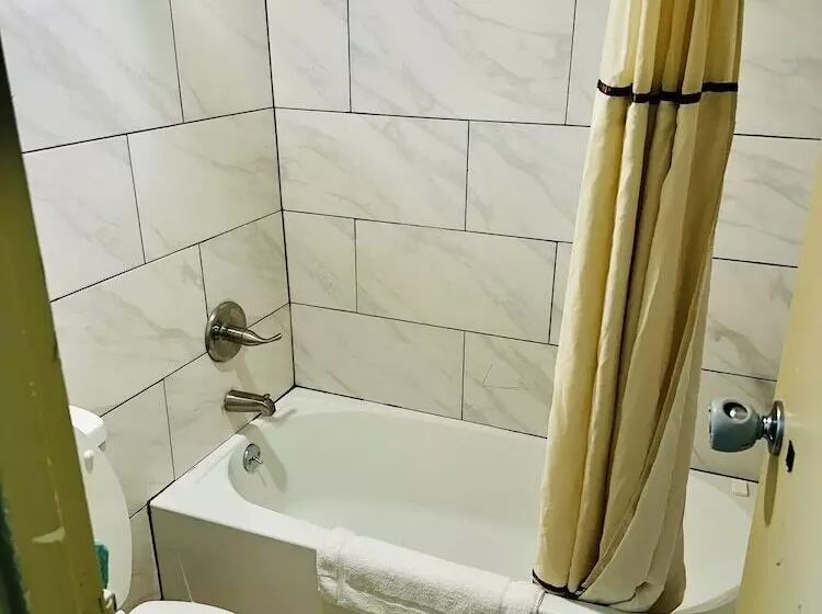 ホテル Travel Inn Bristol Near State Street