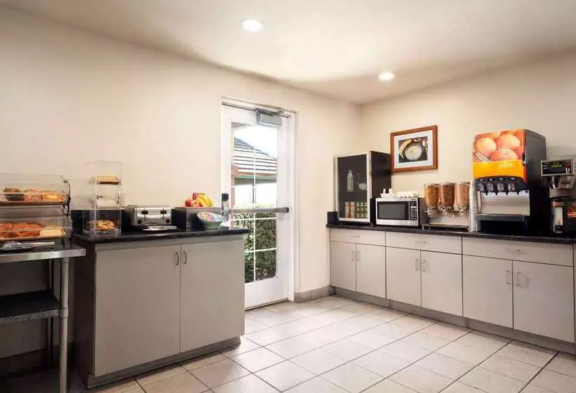 Microtel Inn & Suites Lodi