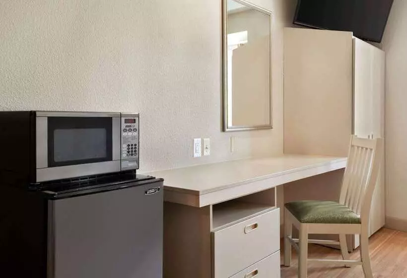 Microtel Inn & Suites Lodi