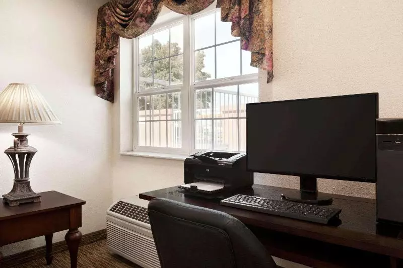 Microtel Inn & Suites Lodi