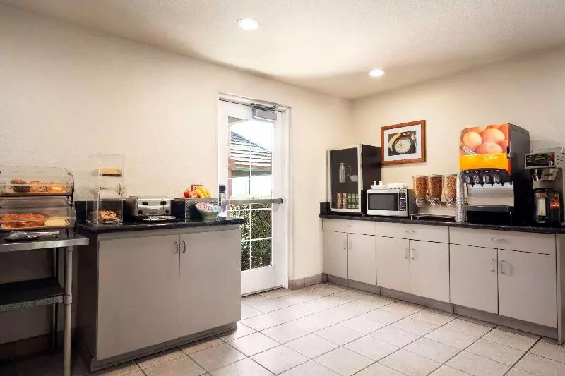 Microtel Inn & Suites Lodi