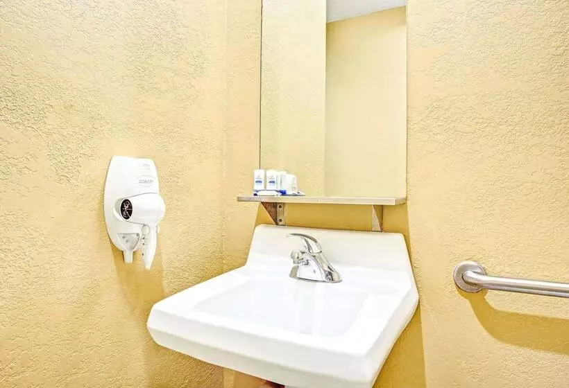 Microtel Inn & Suites Newport News