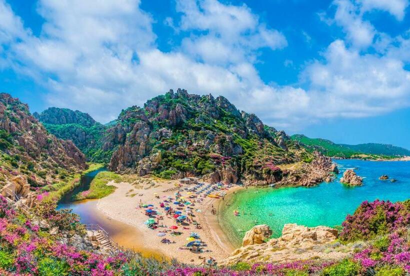 Costa Paradiso Resort