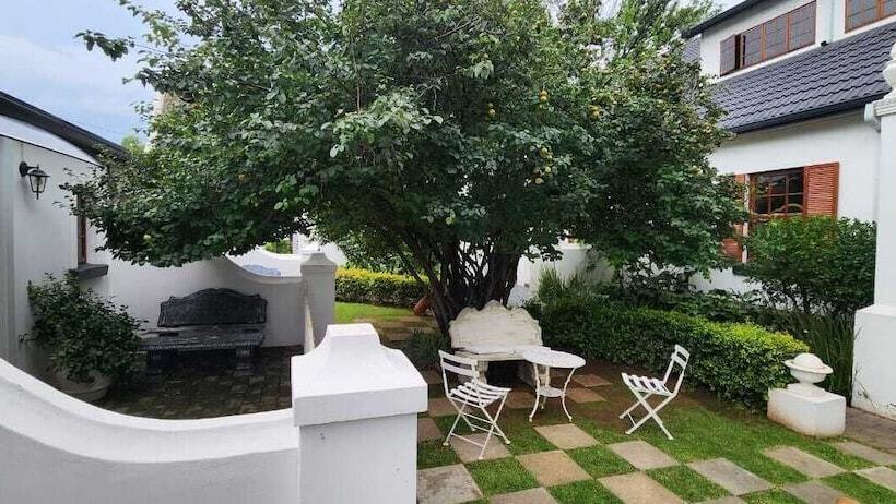 פנסיון Oak View Manor