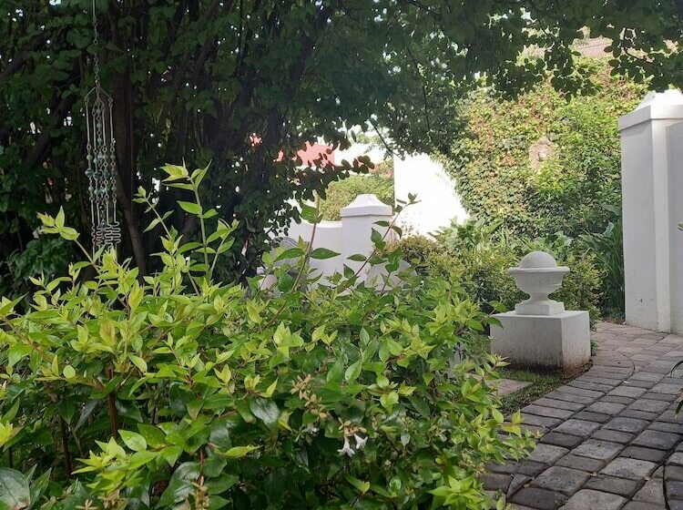 פנסיון Oak View Manor