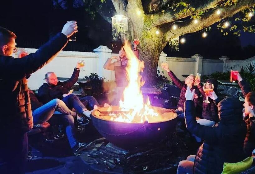 פנסיון Oak View Manor