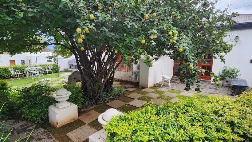 פנסיון Oak View Manor