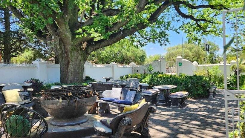 פנסיון Oak View Manor