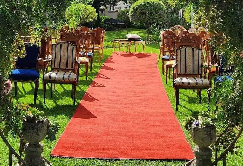 פנסיון Oak View Manor