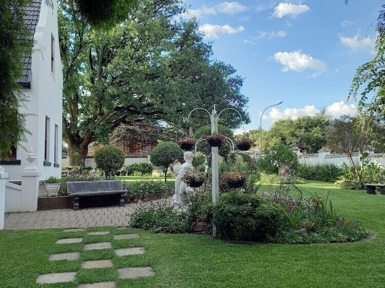 פנסיון Oak View Manor