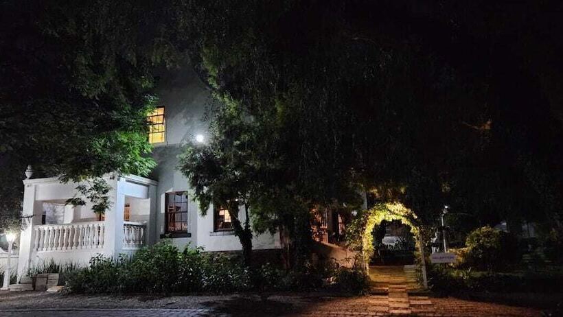 פנסיון Oak View Manor