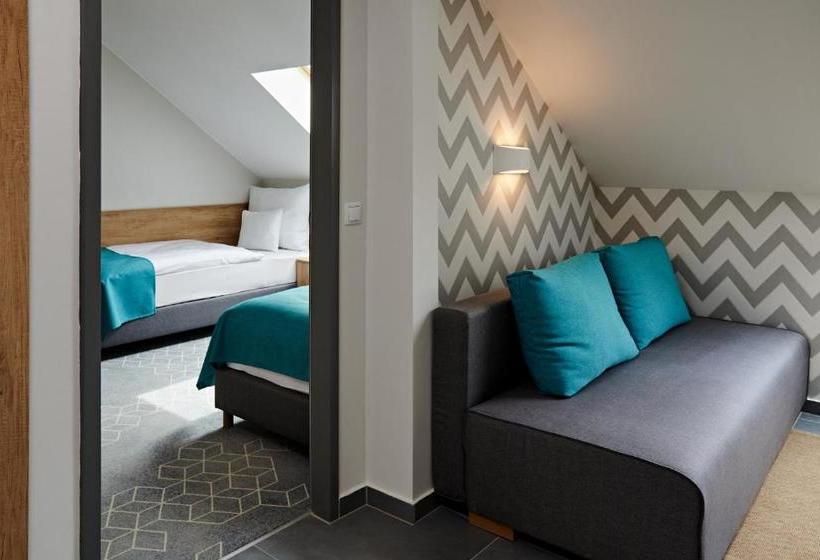 Отель Adalbert Szent Tamás Ház