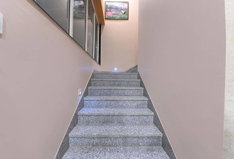 Fabhotel 7th Crossing Malviya Nagar