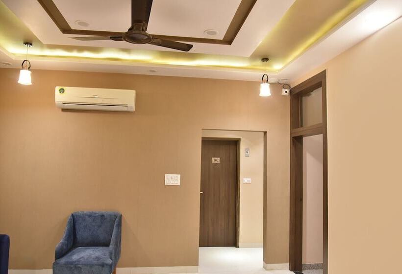 Fabhotel 7th Crossing Malviya Nagar