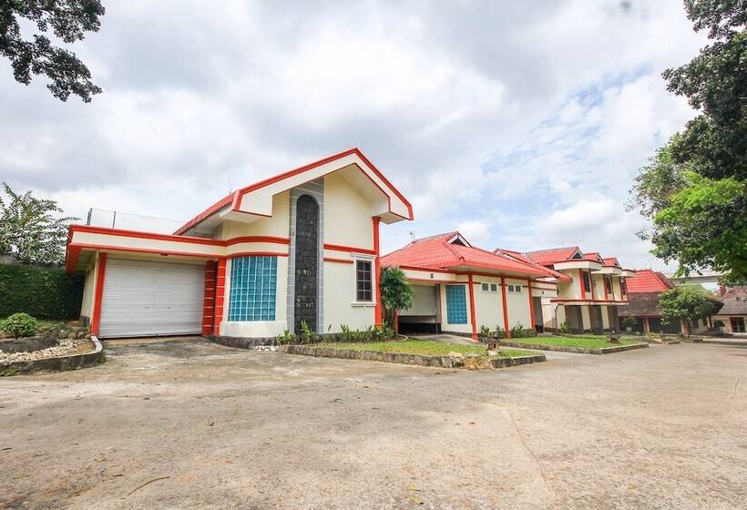 בית מלון כפרי Oyo 3180  Rian Cottage