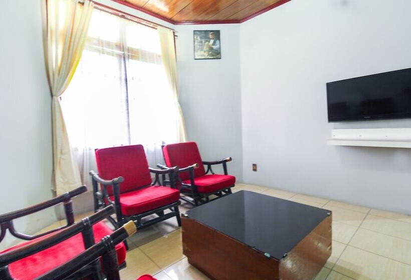 בית מלון כפרי Oyo 3180  Rian Cottage