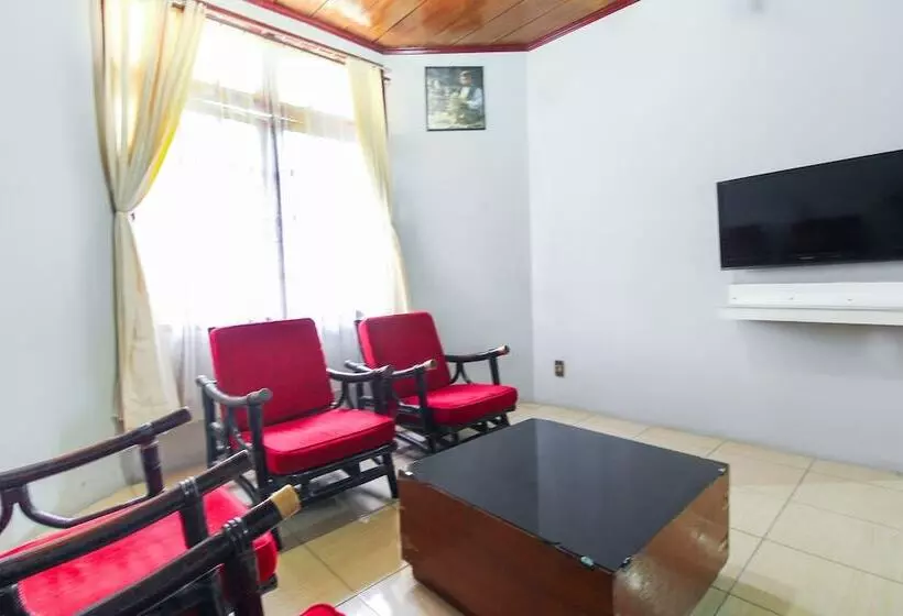 هتل Oyo 3180  Rian Cottage