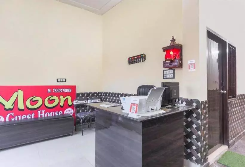 Hotelli Spot On 70980 Moon Guest House