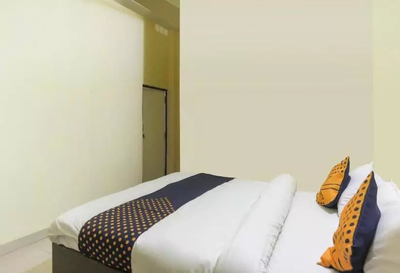 Hotelli Spot On 70980 Moon Guest House
