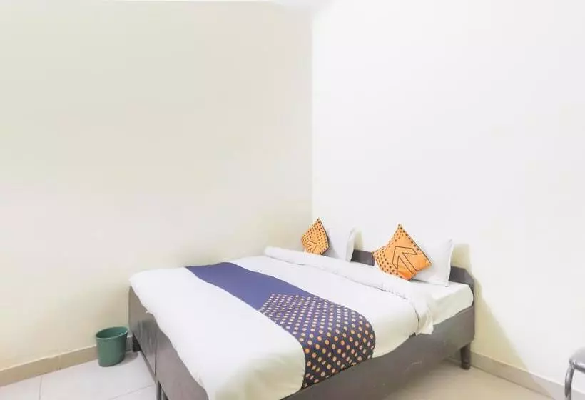 Hotelli Spot On 70980 Moon Guest House
